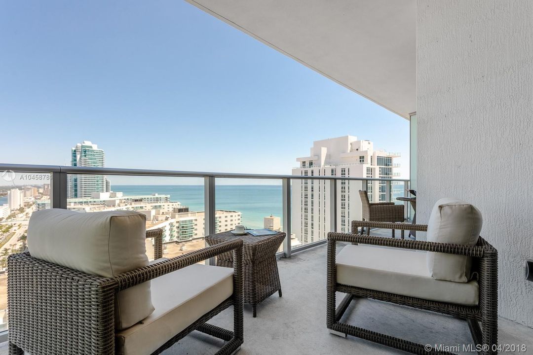 For Rent: $5,500 (1 beds, 1 baths, 1000 Square Feet)