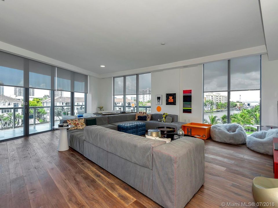 Recently Sold: $1,170,000 (2 beds, 2 baths, 2103 Square Feet)