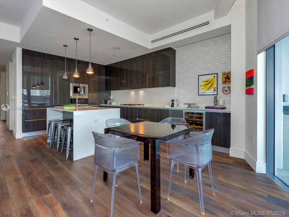 Recently Sold: $1,170,000 (2 beds, 2 baths, 2103 Square Feet)