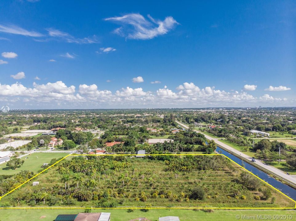 Vendido Recientemente: $769,000 (4.12 acres)