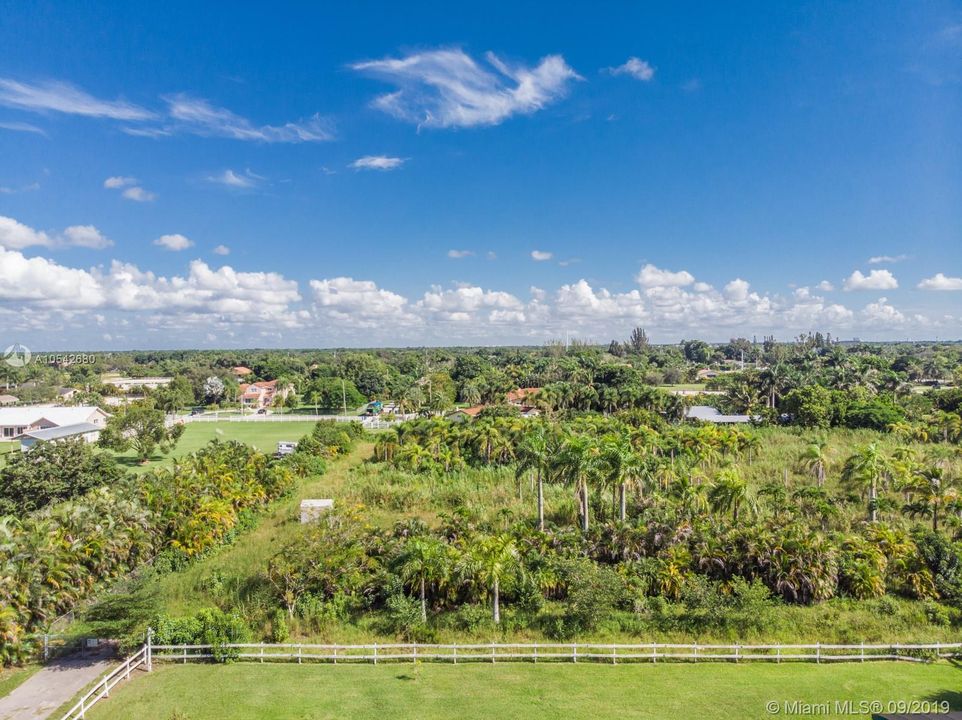 Vendido Recientemente: $769,000 (4.12 acres)
