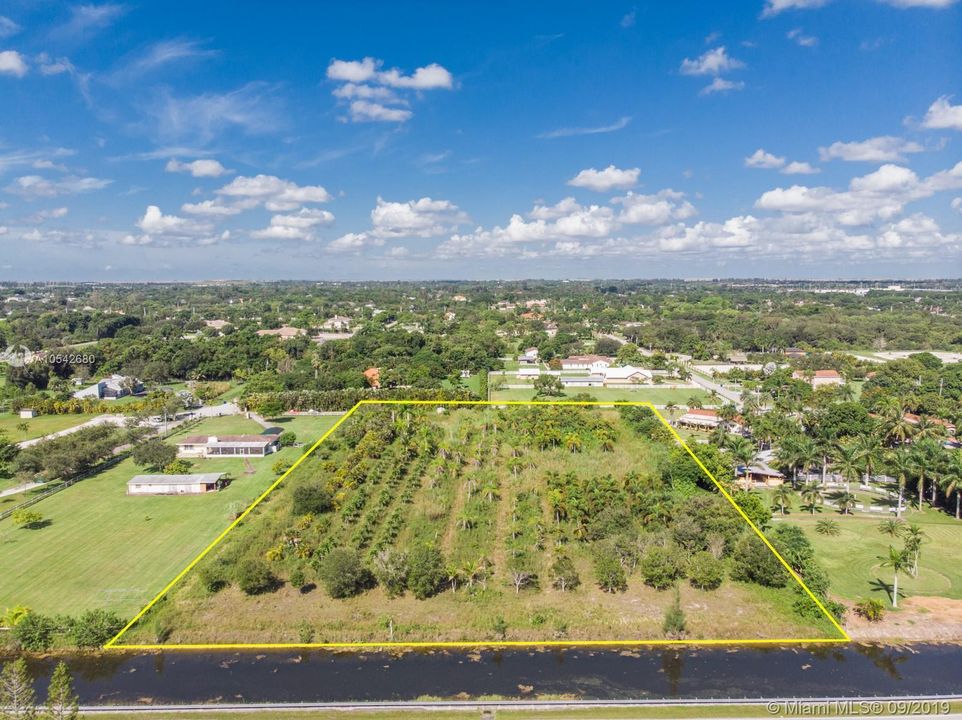 Vendido Recientemente: $769,000 (4.12 acres)