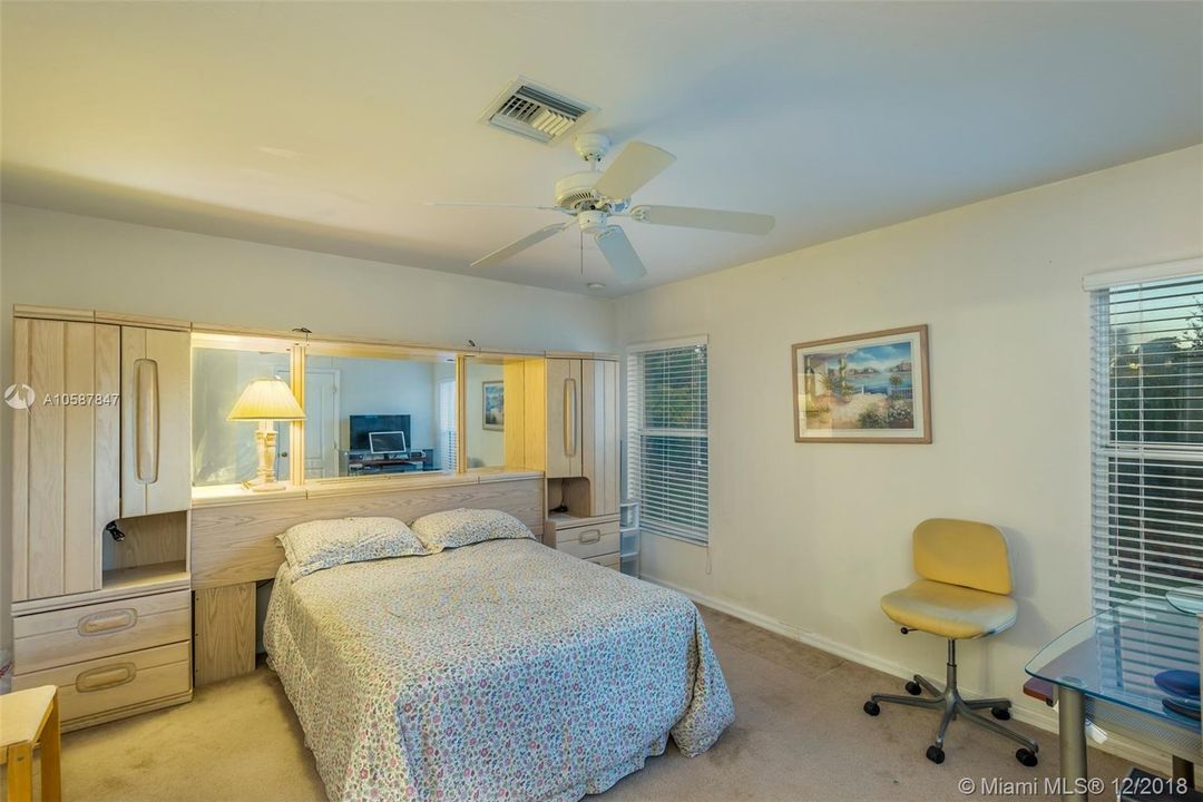 Vendido Recientemente: $219,900 (3 camas, 2 baños, 1790 Pies cuadrados)