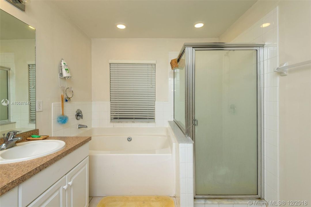 Vendido Recientemente: $219,900 (3 camas, 2 baños, 1790 Pies cuadrados)