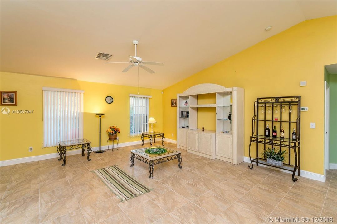 Vendido Recientemente: $219,900 (3 camas, 2 baños, 1790 Pies cuadrados)