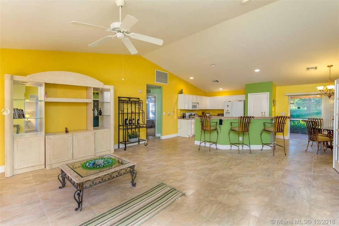 Vendido Recientemente: $219,900 (3 camas, 2 baños, 1790 Pies cuadrados)
