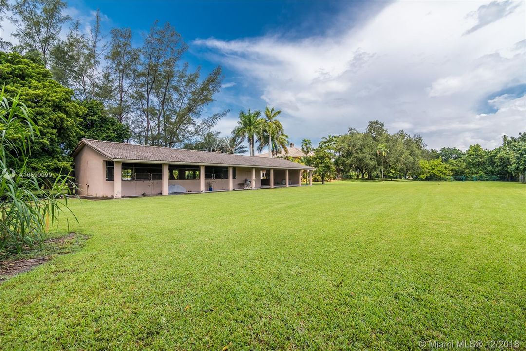 Vendido Recientemente: $2,499,999 (7 camas, 5 baños, 10675 Pies cuadrados)