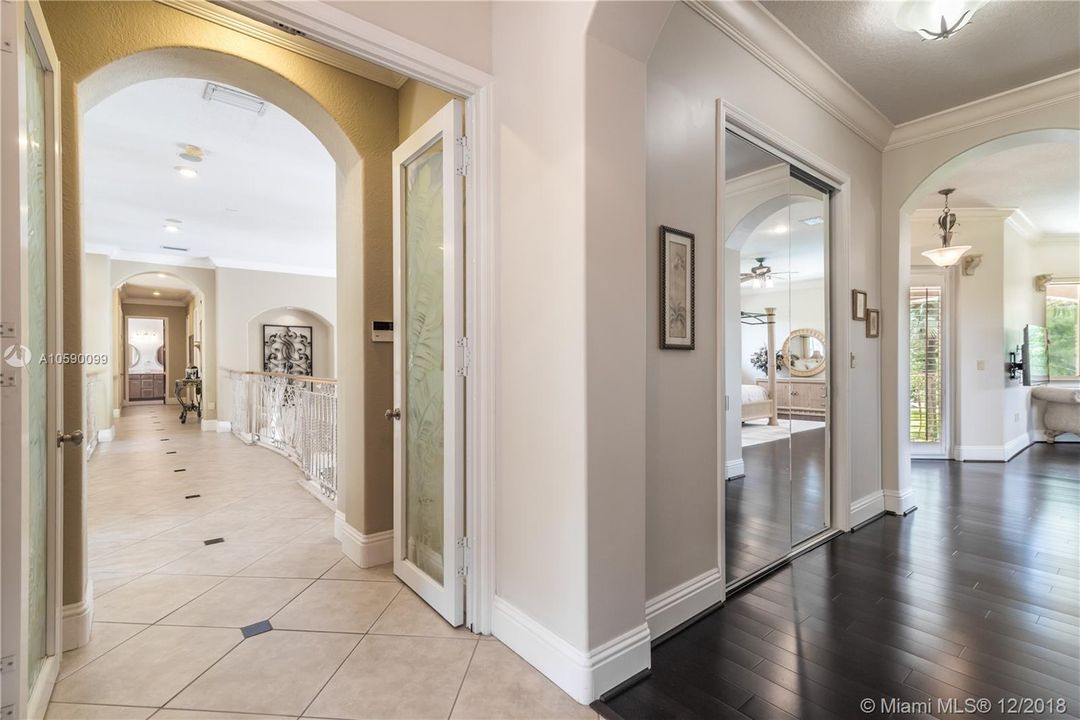 Vendido Recientemente: $2,499,999 (7 camas, 5 baños, 10675 Pies cuadrados)