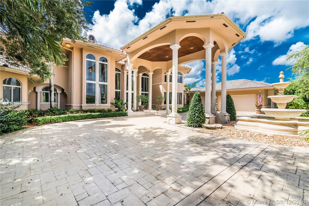 Vendido Recientemente: $2,499,999 (7 camas, 5 baños, 10675 Pies cuadrados)