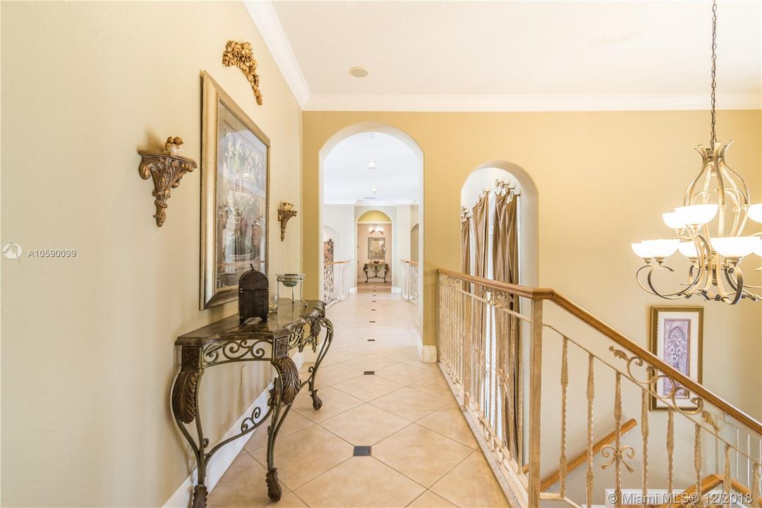 Vendido Recientemente: $2,499,999 (7 camas, 5 baños, 10675 Pies cuadrados)