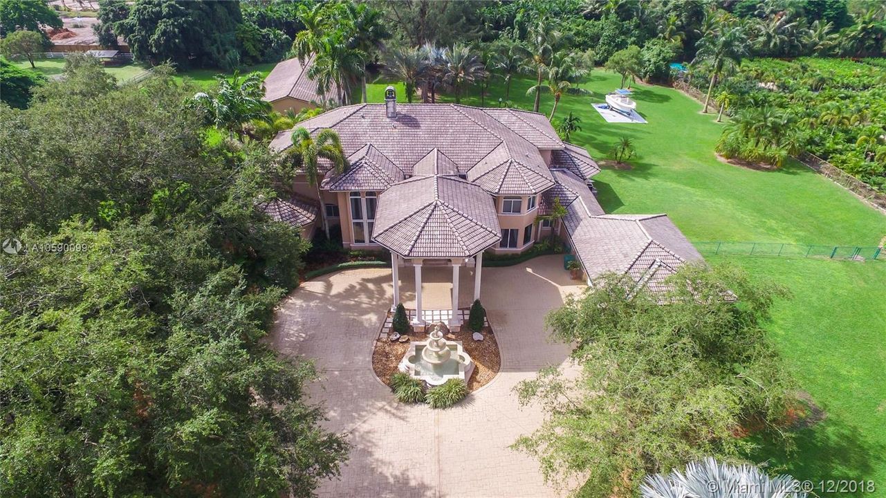 Vendido Recientemente: $2,499,999 (7 camas, 5 baños, 10675 Pies cuadrados)