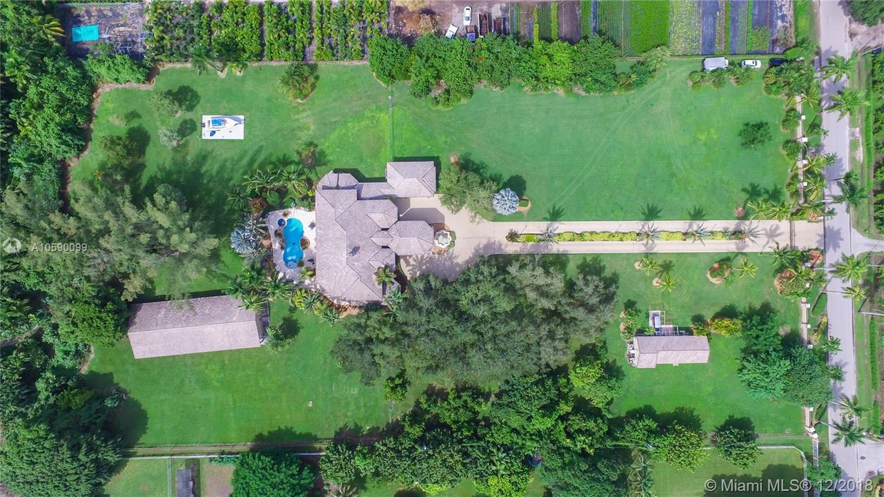 Vendido Recientemente: $2,499,999 (7 camas, 5 baños, 10675 Pies cuadrados)