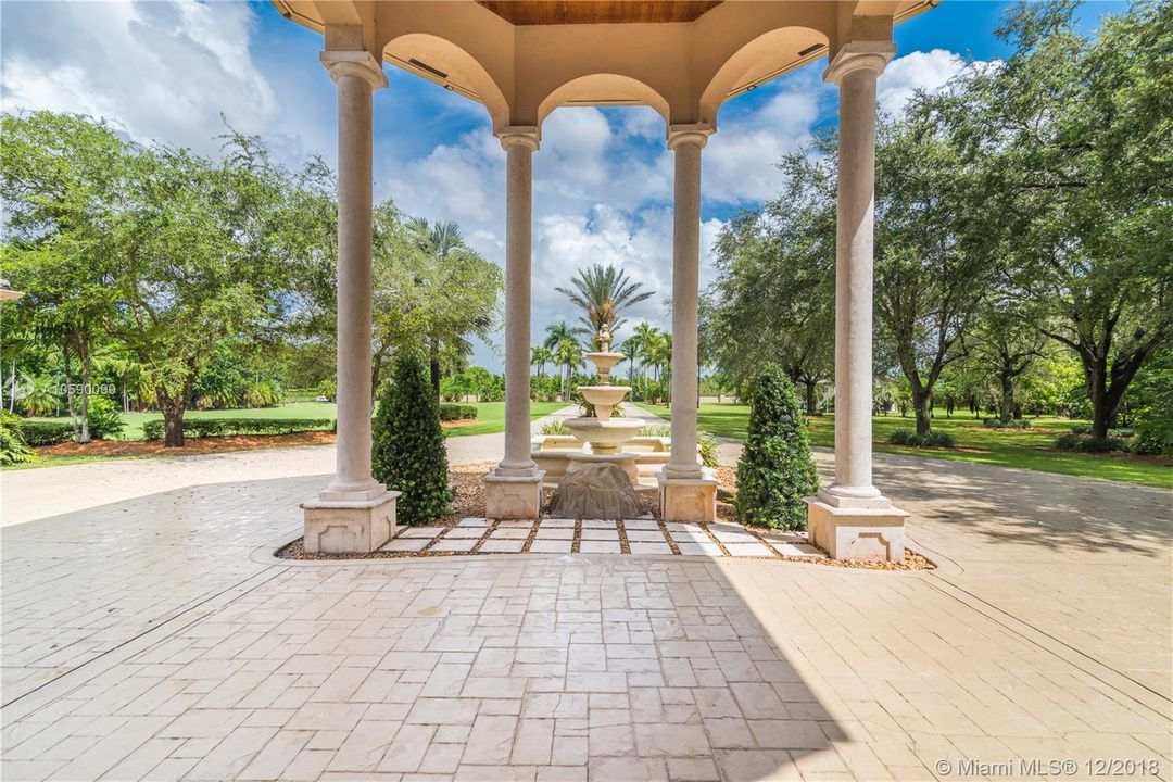 Vendido Recientemente: $2,499,999 (7 camas, 5 baños, 10675 Pies cuadrados)