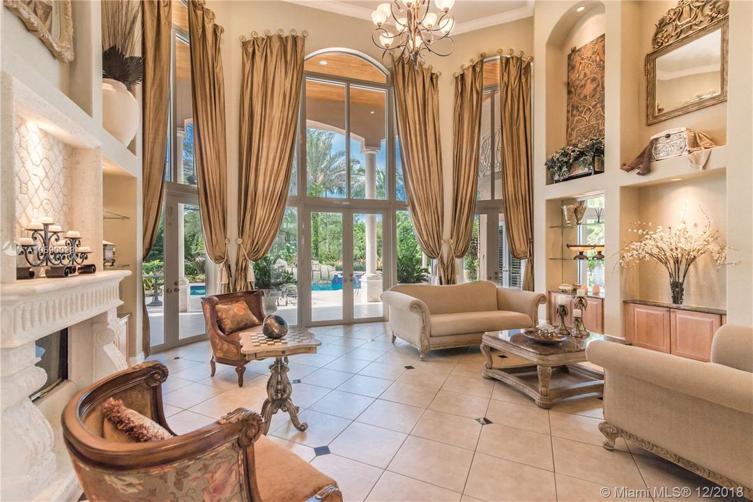 Vendido Recientemente: $2,499,999 (7 camas, 5 baños, 10675 Pies cuadrados)