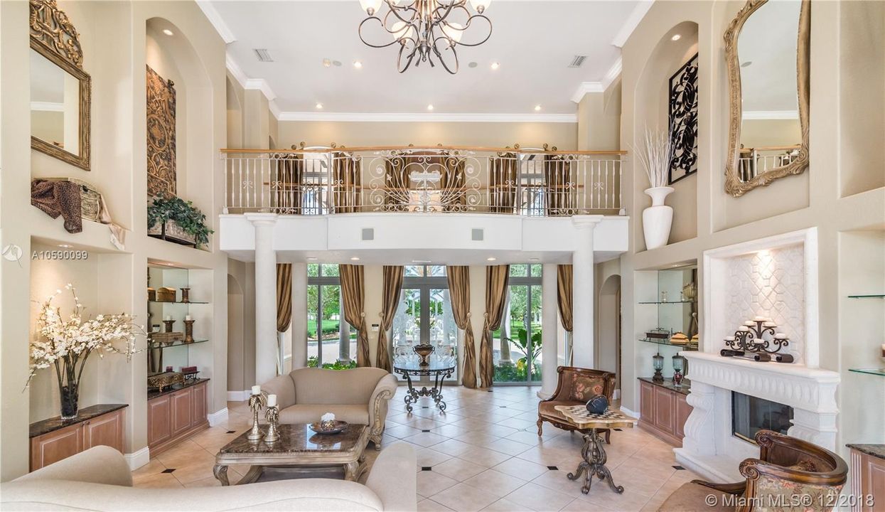 Vendido Recientemente: $2,499,999 (7 camas, 5 baños, 10675 Pies cuadrados)