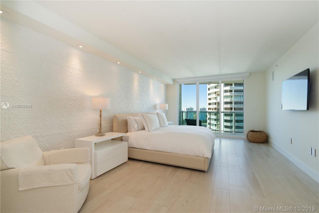 Recently Sold: $1,499,000 (2 beds, 3 baths, 2980 Square Feet)