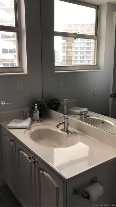 For Rent: $4,300 (2 beds, 2 baths, 1176 Square Feet)