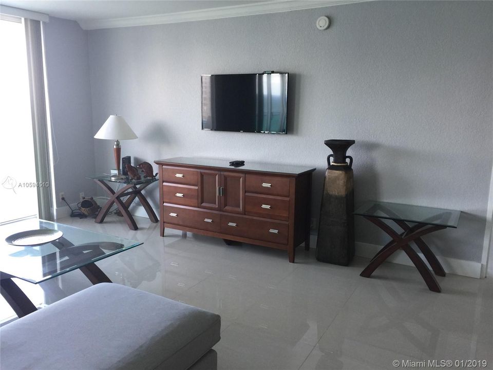 For Rent: $4,500 (2 beds, 2 baths, 1355 Square Feet)