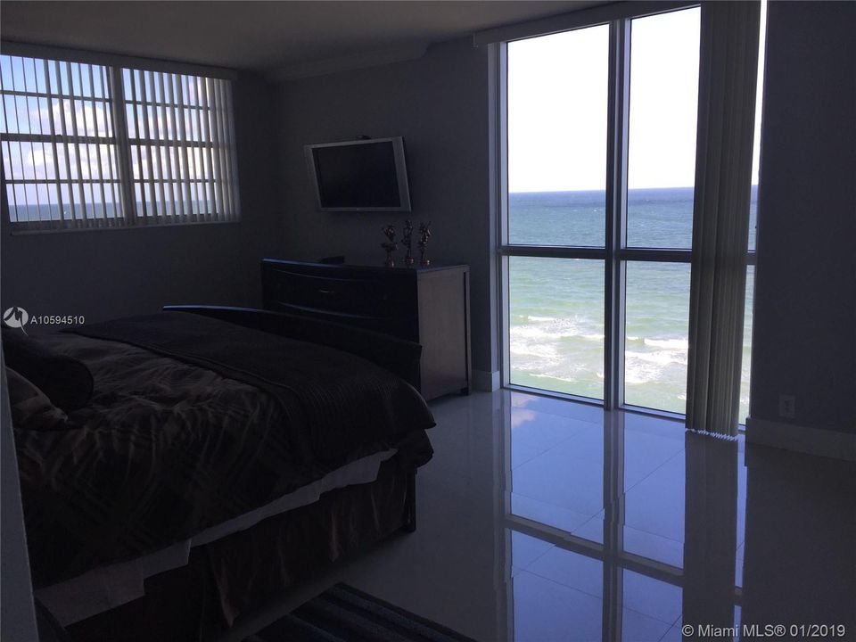 For Rent: $4,500 (2 beds, 2 baths, 1355 Square Feet)