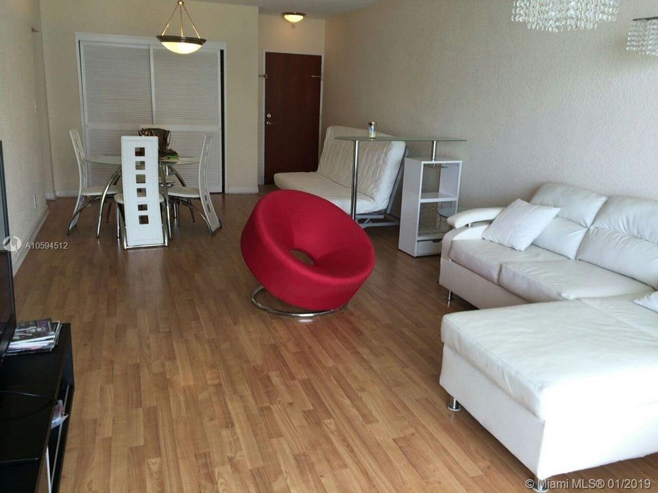 For Rent: $3,500 (1 beds, 1 baths, 874 Square Feet)