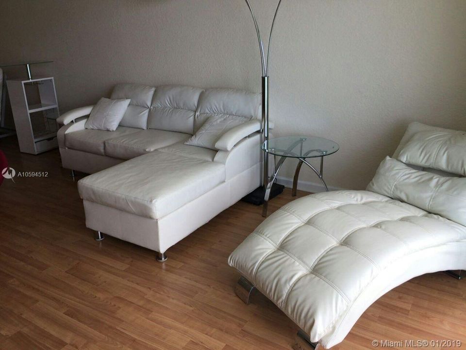 For Rent: $3,500 (1 beds, 1 baths, 874 Square Feet)