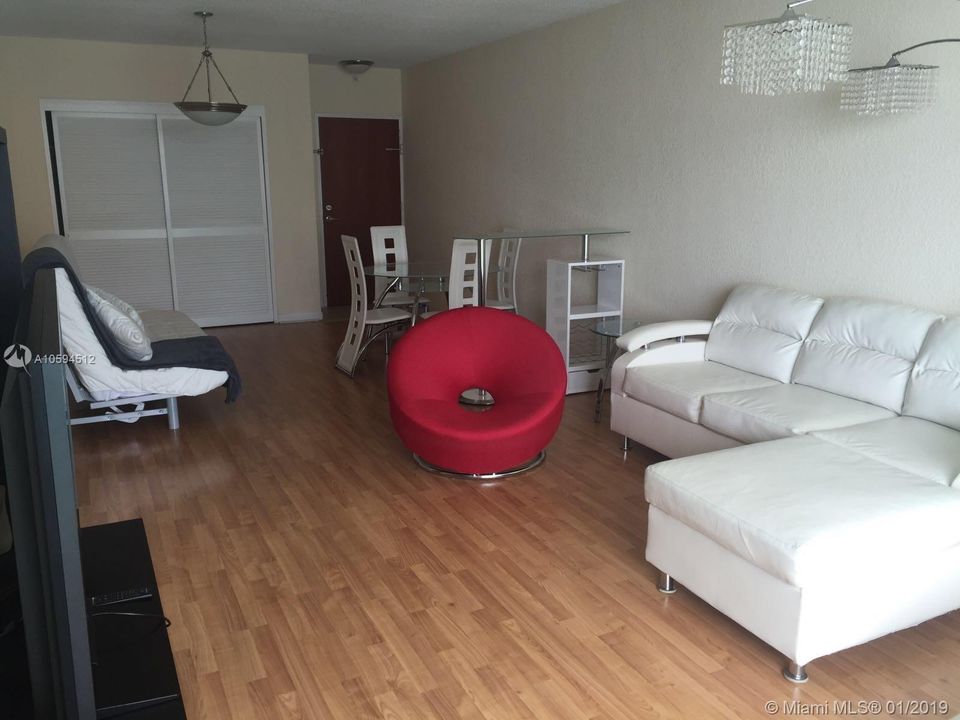For Rent: $3,500 (1 beds, 1 baths, 874 Square Feet)