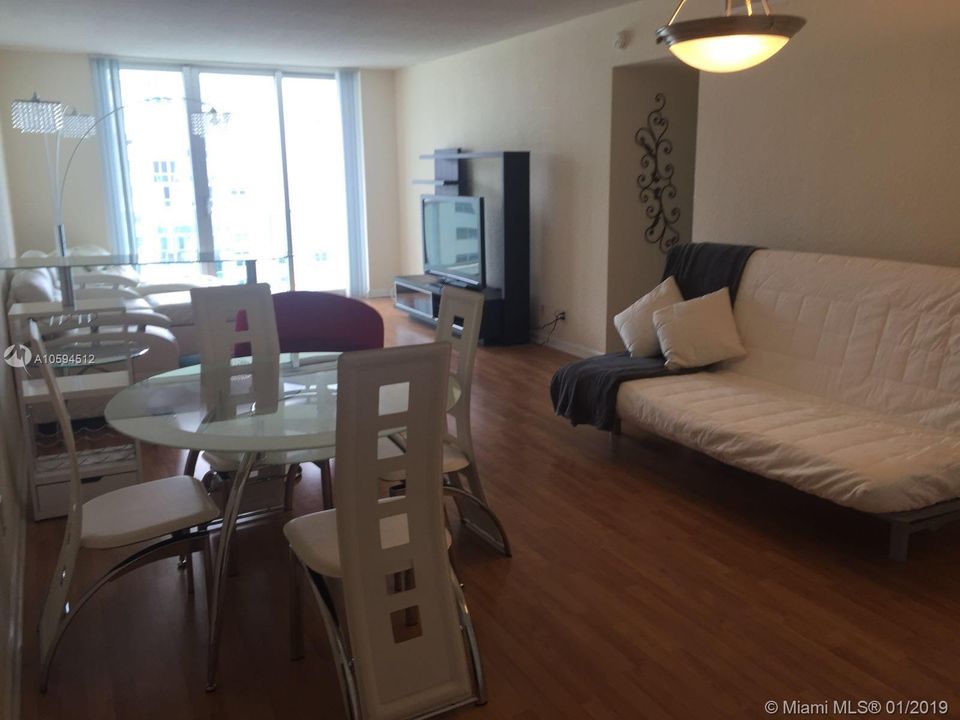 For Rent: $3,500 (1 beds, 1 baths, 874 Square Feet)