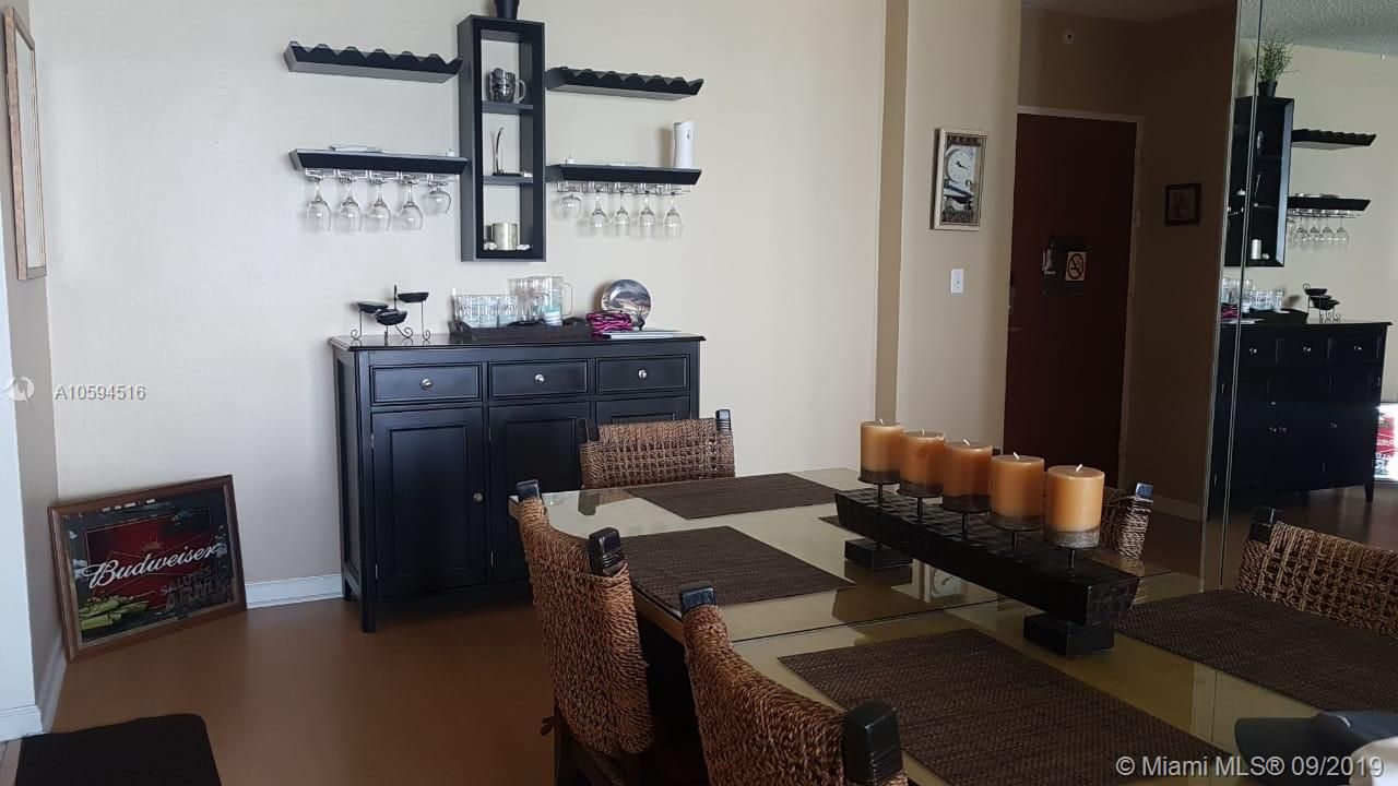 For Rent: $3,500 (1 beds, 1 baths, 1070 Square Feet)