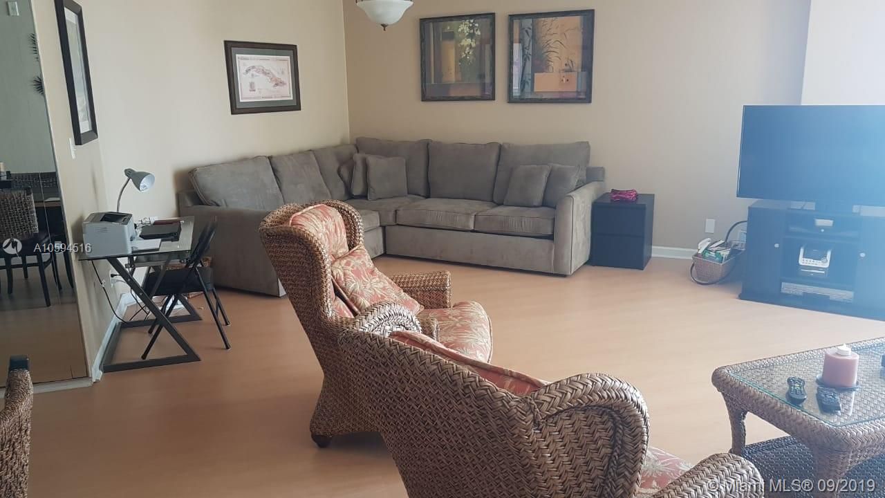 For Rent: $3,500 (1 beds, 1 baths, 1070 Square Feet)
