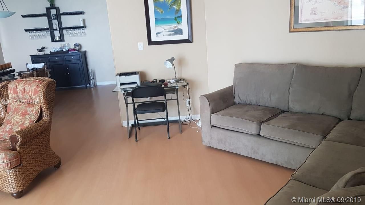 For Rent: $3,500 (1 beds, 1 baths, 1070 Square Feet)
