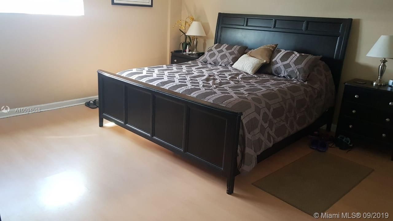 For Rent: $3,500 (1 beds, 1 baths, 1070 Square Feet)