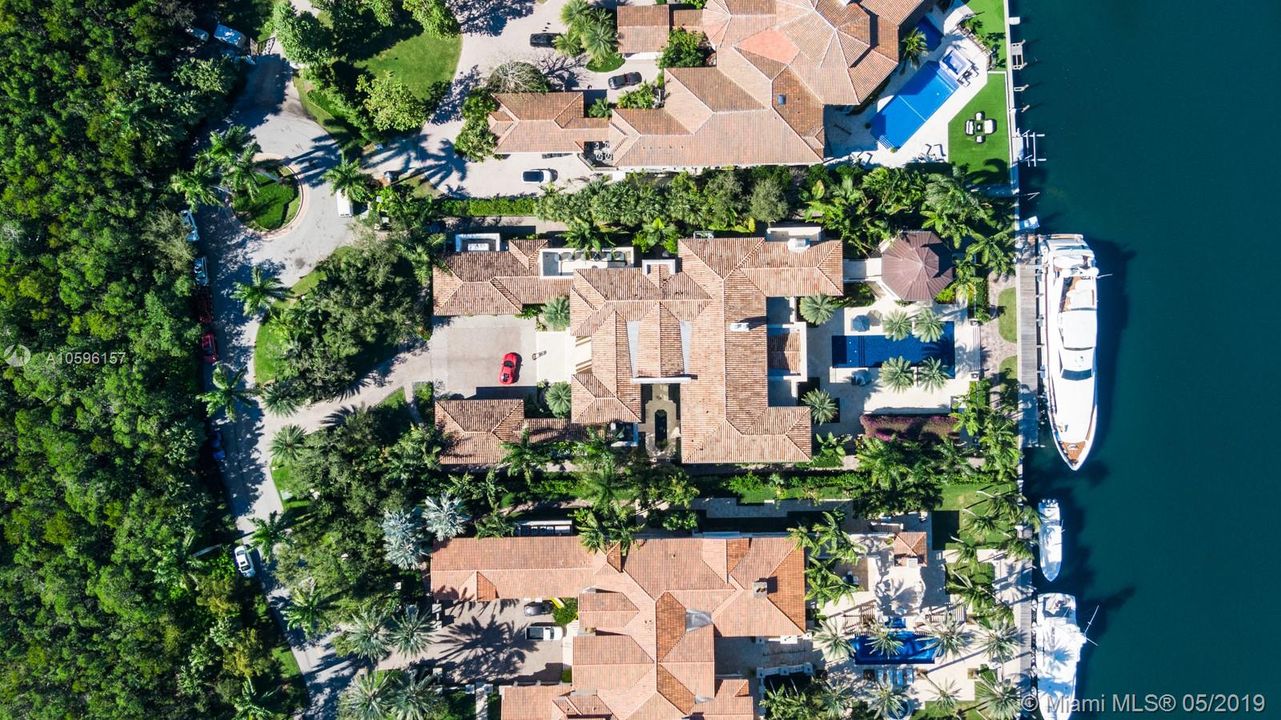 Недавно продано: $21,990,000 (7 спален, 8 ванн, 12862 Квадратных фут)