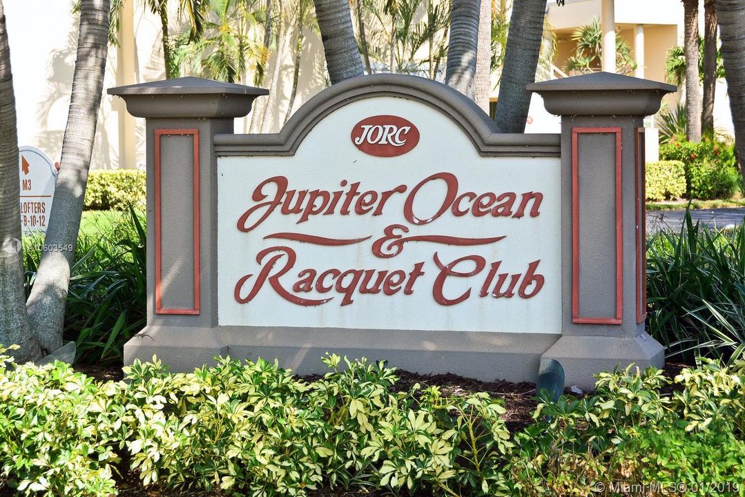 Recently Sold: $199,500 (1 beds, 1 baths, 935 Square Feet)