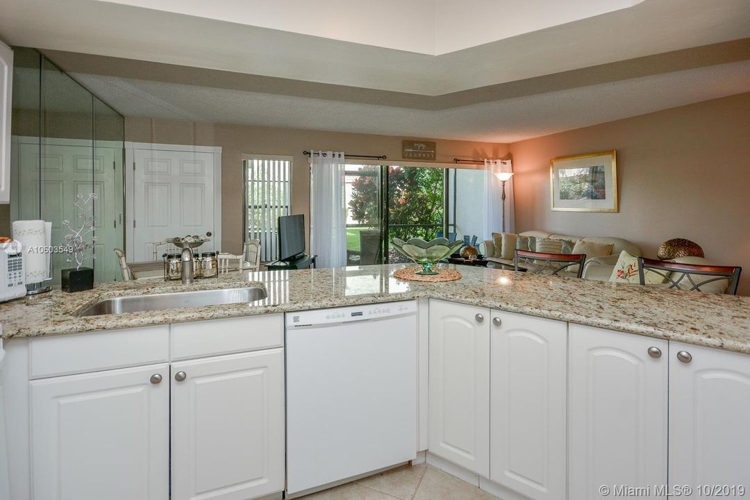 Recently Sold: $199,500 (1 beds, 1 baths, 935 Square Feet)
