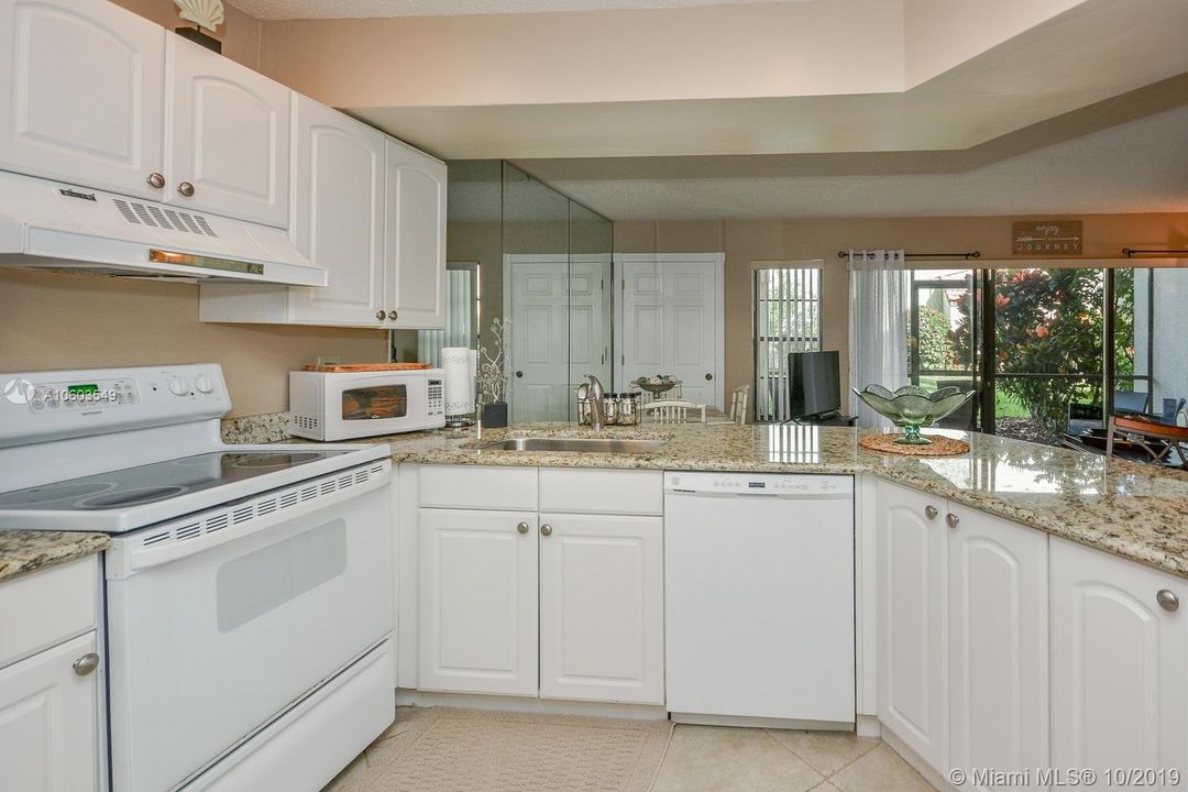Recently Sold: $199,500 (1 beds, 1 baths, 935 Square Feet)