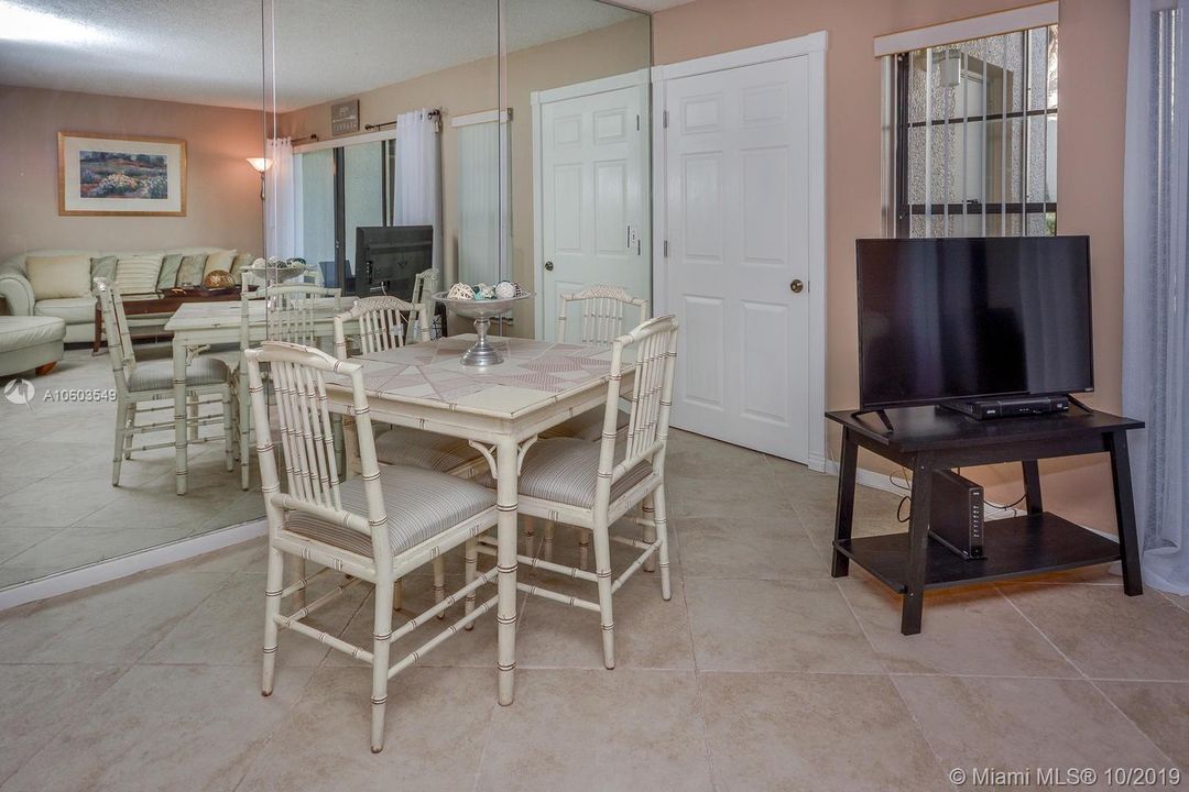 Recently Sold: $199,500 (1 beds, 1 baths, 935 Square Feet)