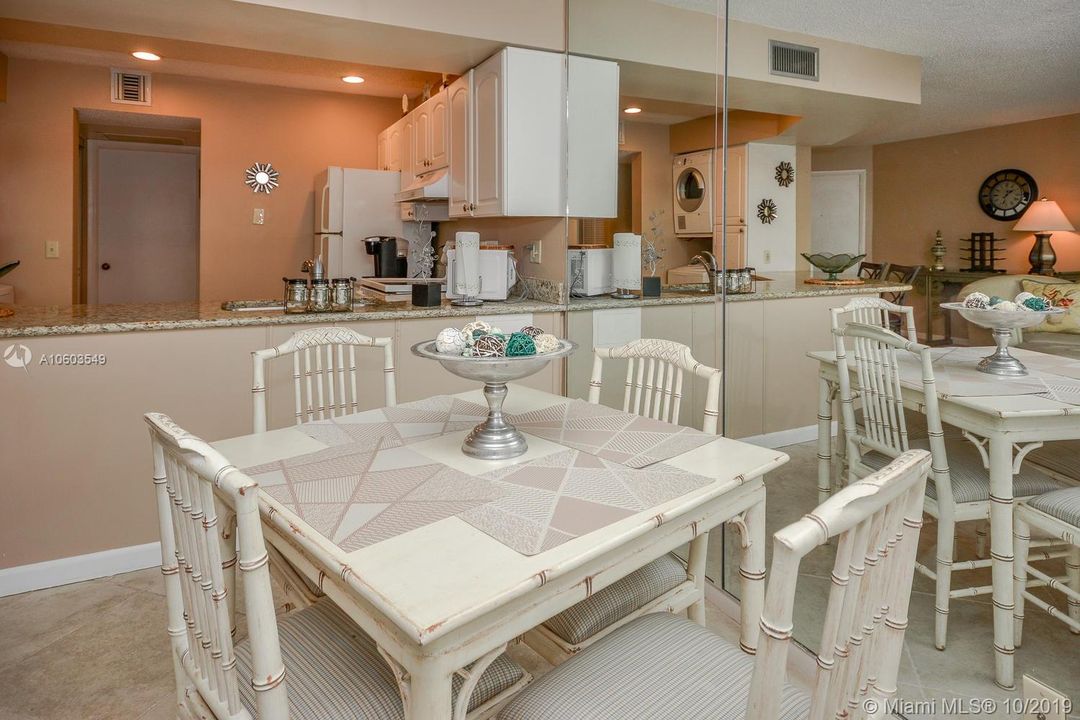 Recently Sold: $199,500 (1 beds, 1 baths, 935 Square Feet)