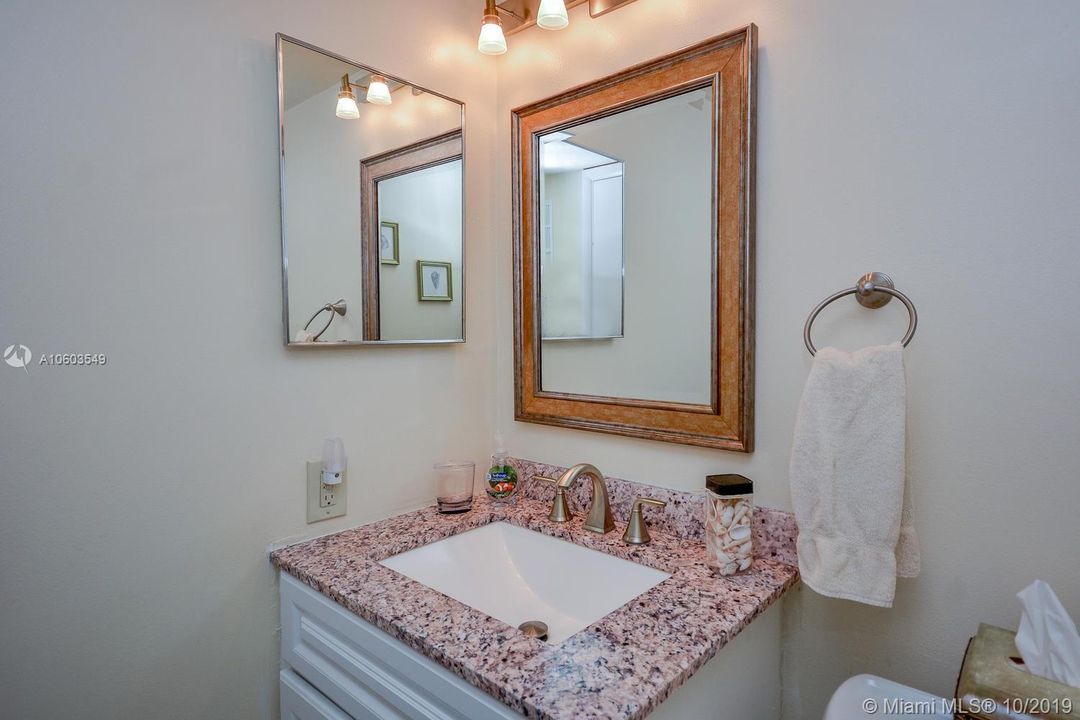 Recently Sold: $199,500 (1 beds, 1 baths, 935 Square Feet)