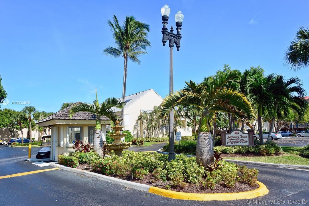 Recently Sold: $199,500 (1 beds, 1 baths, 935 Square Feet)