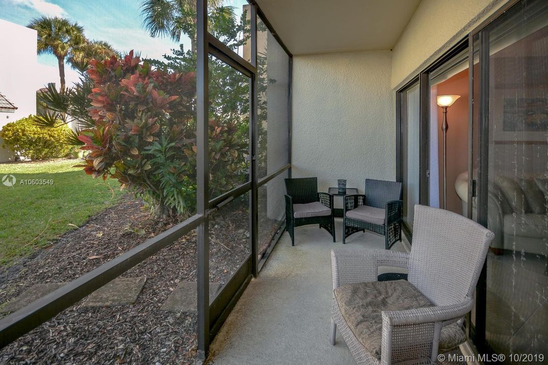 Recently Sold: $199,500 (1 beds, 1 baths, 935 Square Feet)