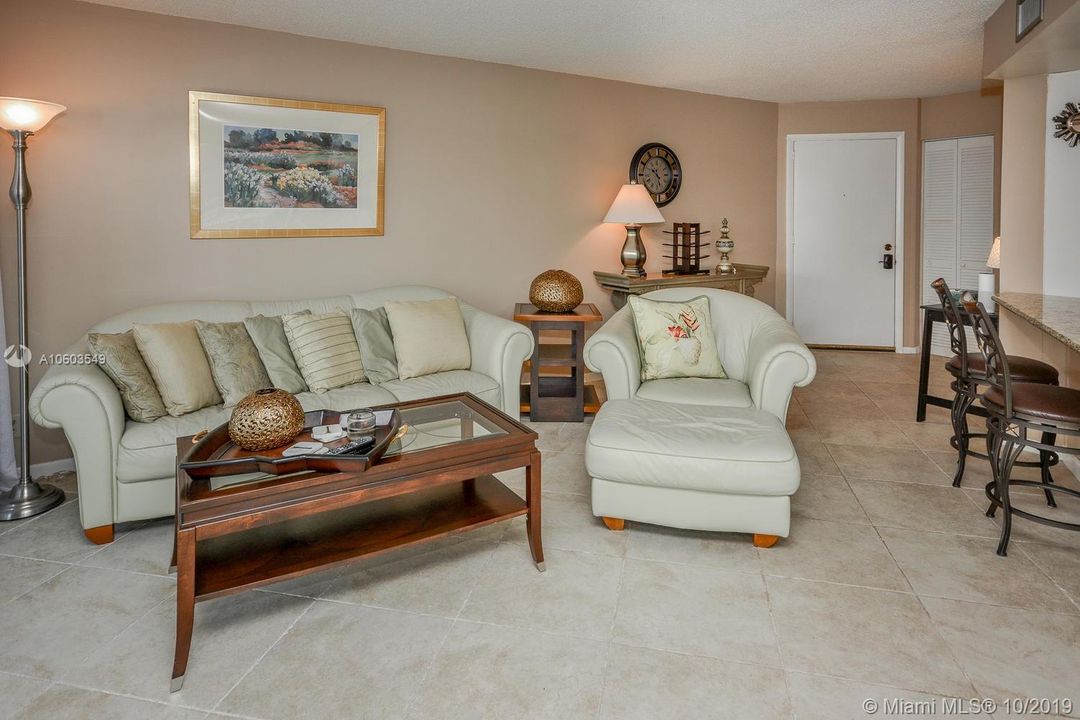 Recently Sold: $199,500 (1 beds, 1 baths, 935 Square Feet)