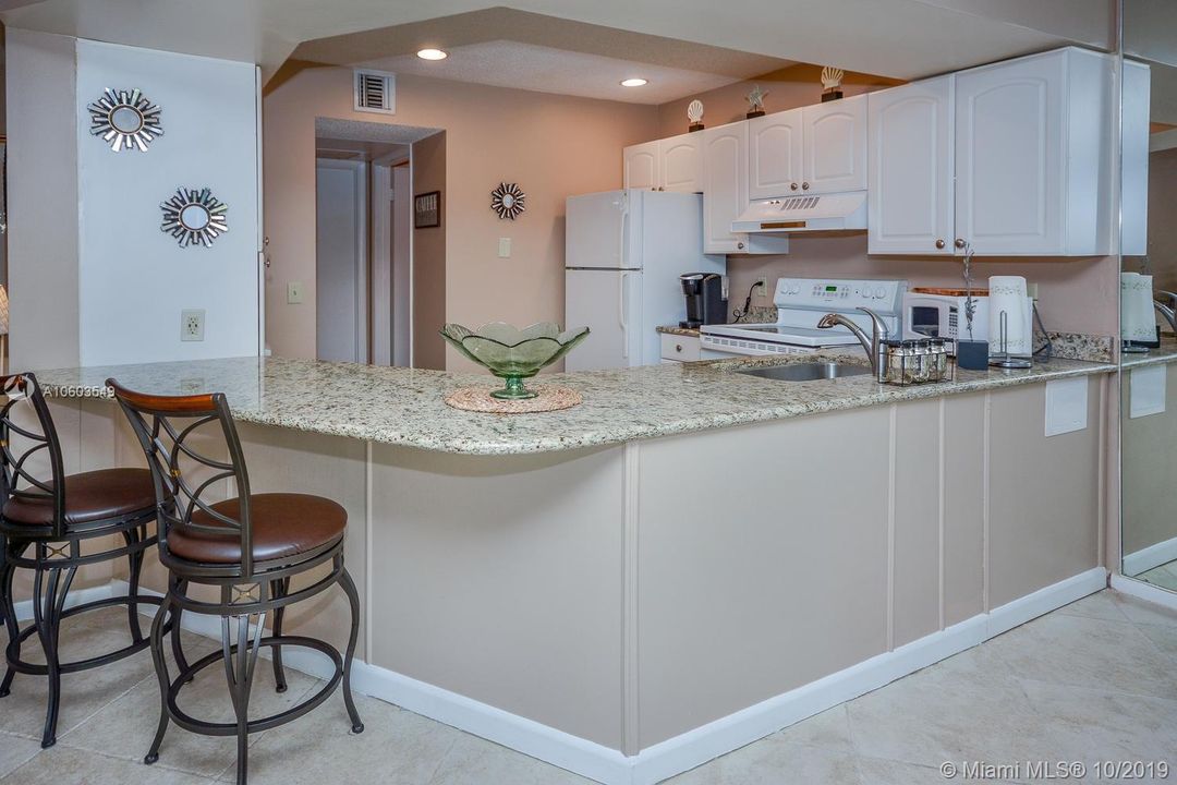 Recently Sold: $199,500 (1 beds, 1 baths, 935 Square Feet)