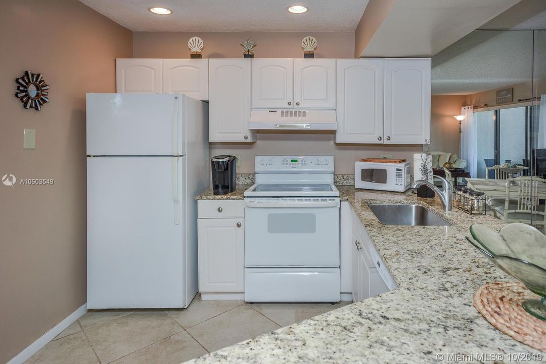 Recently Sold: $199,500 (1 beds, 1 baths, 935 Square Feet)