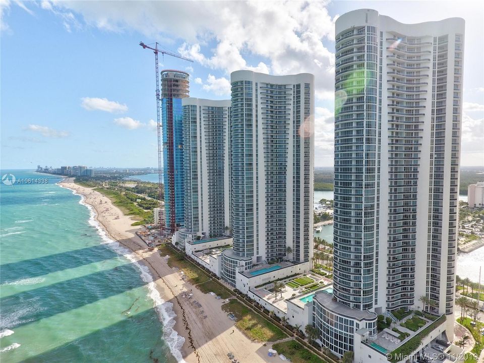 Recently Sold: $2,290,000 (3 beds, 3 baths, 2768 Square Feet)