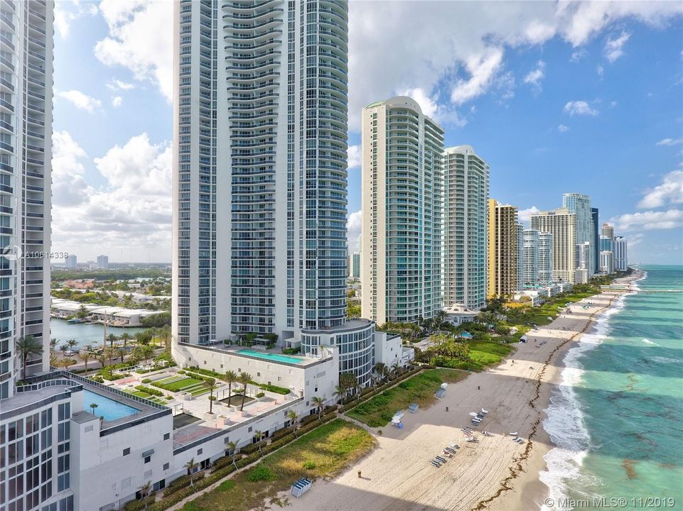 Recently Sold: $2,290,000 (3 beds, 3 baths, 2768 Square Feet)