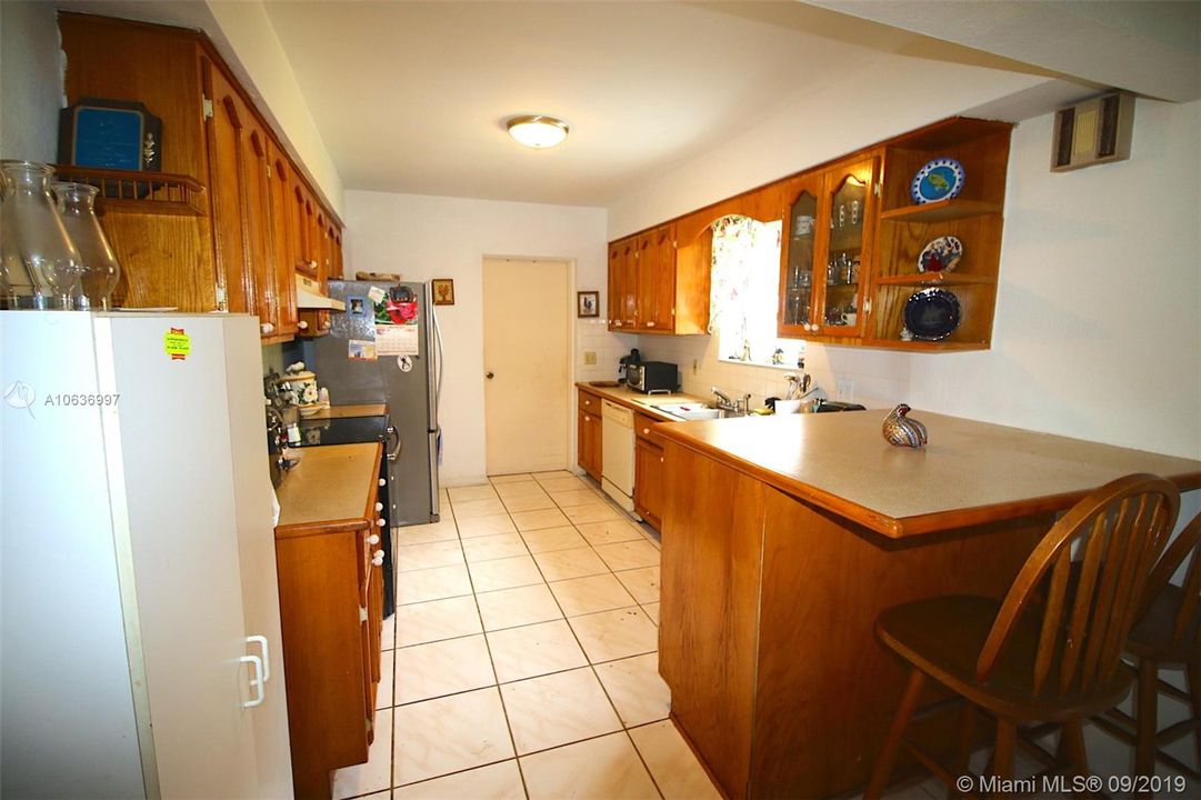 Recently Sold: $349,700 (3 beds, 3 baths, 1913 Square Feet)