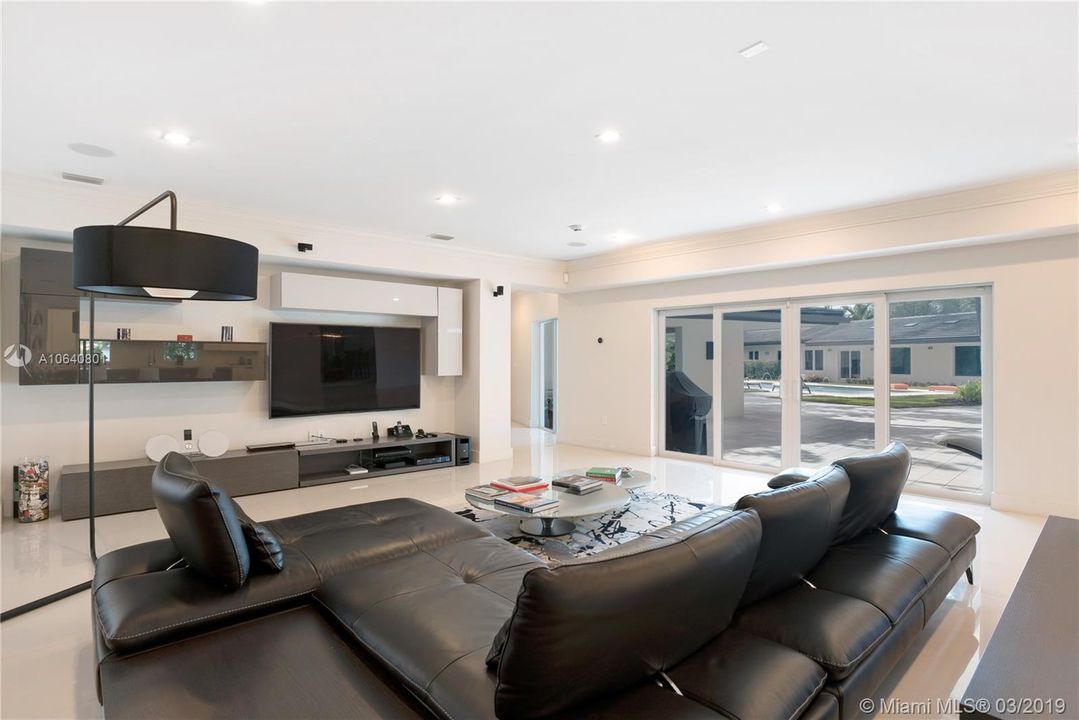 Recently Rented: $18,000 (6 beds, 6 baths, 8078 Square Feet)