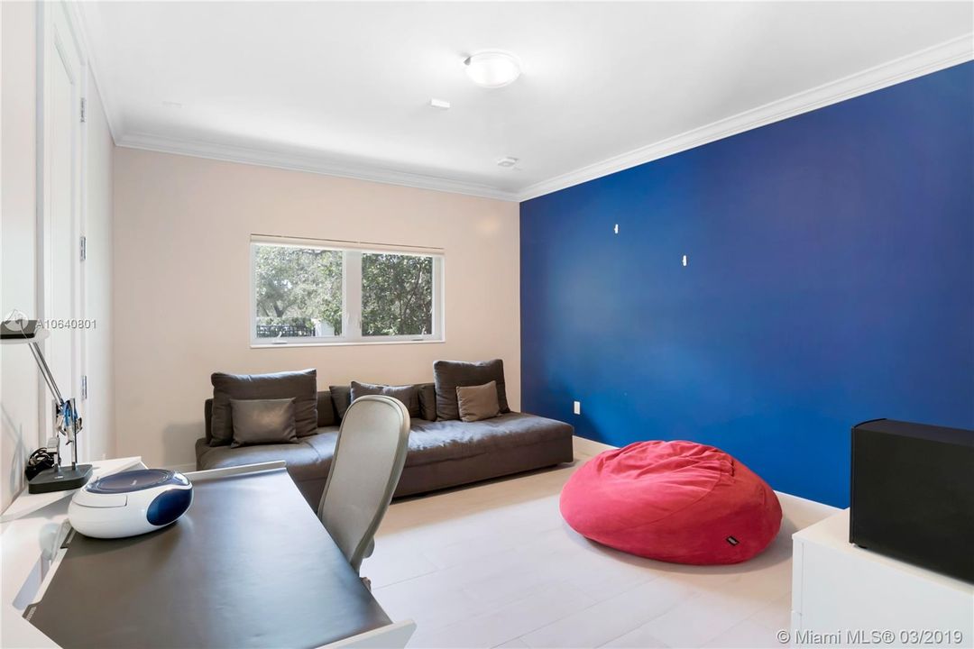 Recently Rented: $18,000 (6 beds, 6 baths, 8078 Square Feet)