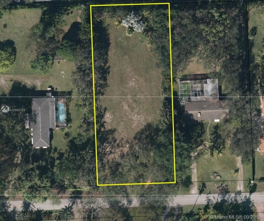 Aerial view with approximate lot border