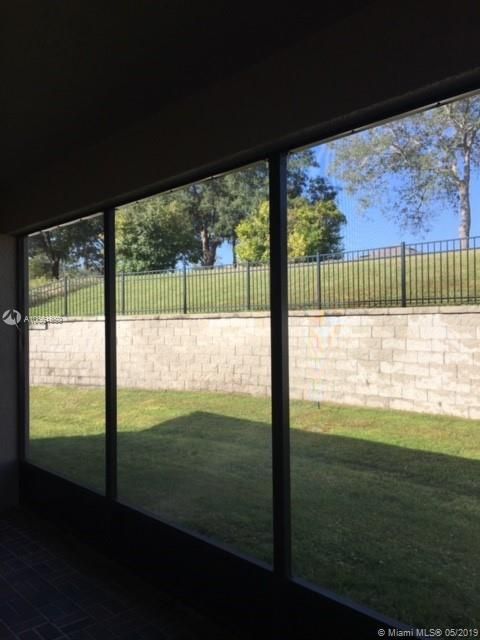 Vendido Recientemente: $357,000 (3 camas, 2 baños, 2687 Pies cuadrados)